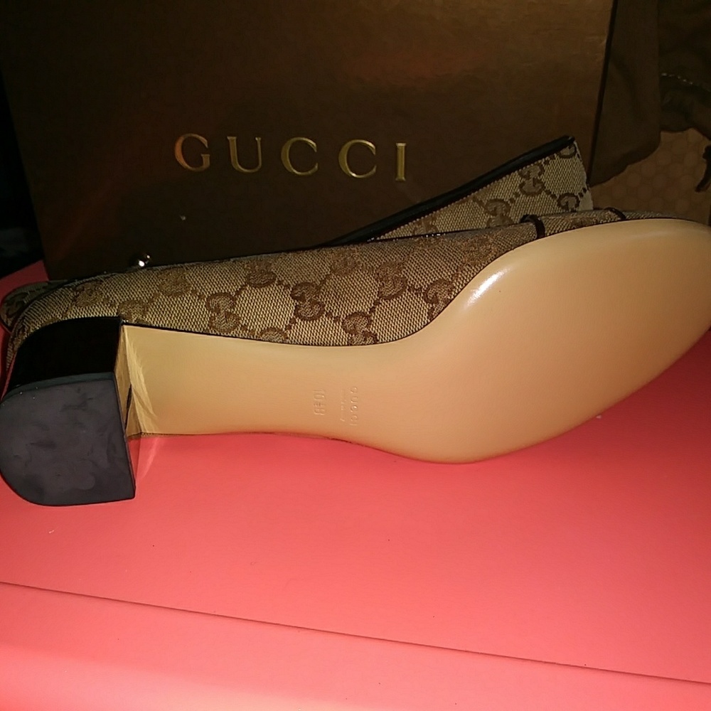 Gucci low heel pumps